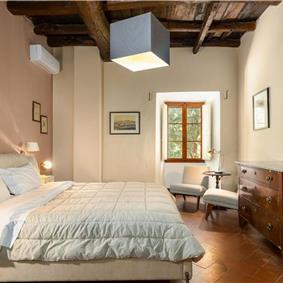 8 Bedroom Villa with Pool near Certaldo, Tuscany, Sleeps 14 - 15